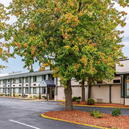 Clarion Inn Belle Vernon Buitenkant foto