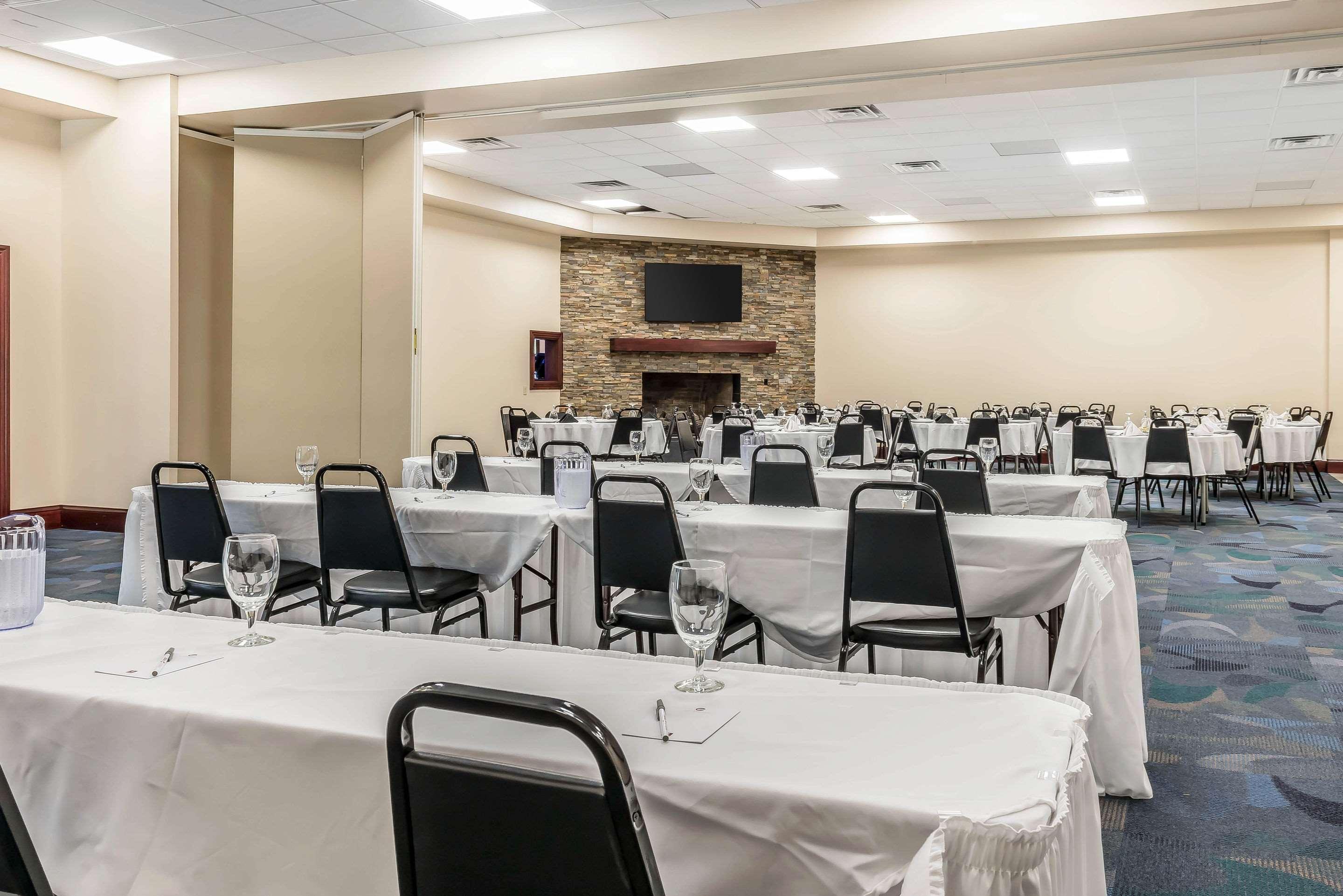 Clarion Inn Belle Vernon Buitenkant foto