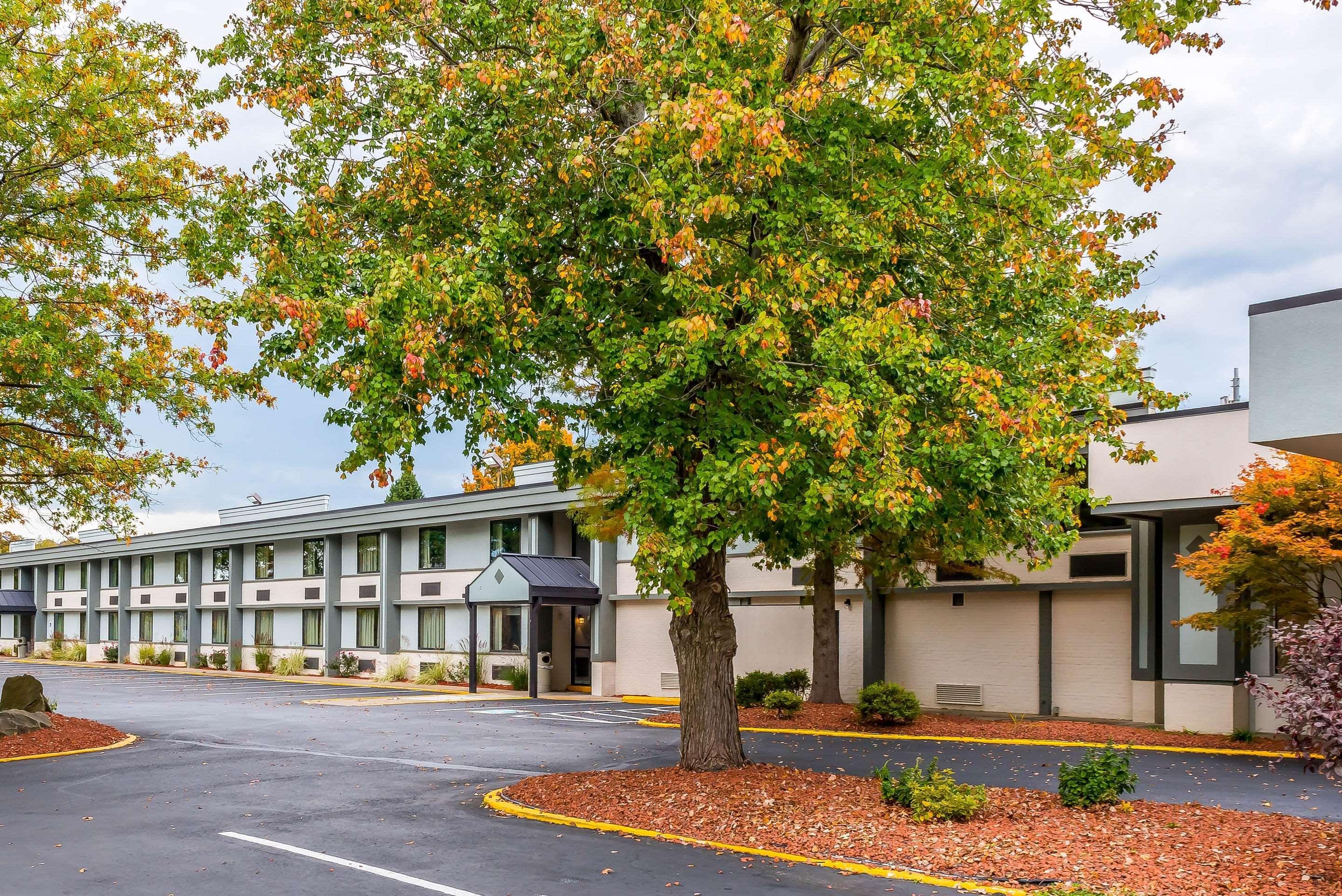 Clarion Inn Belle Vernon Buitenkant foto