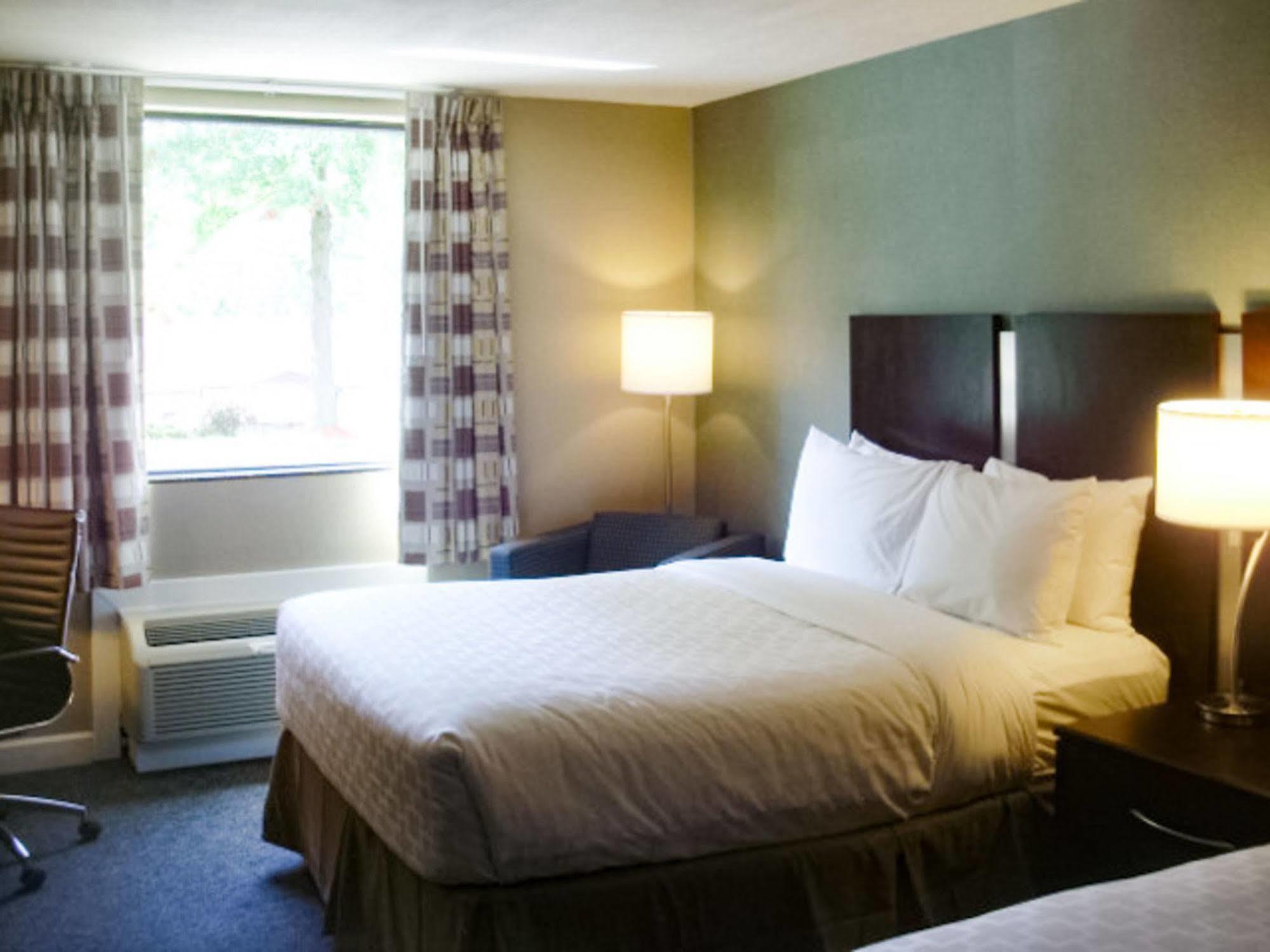 Clarion Inn Belle Vernon Buitenkant foto